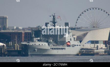 RFA Tiderace a Liverpool prima di partire per avviare le prove in mare Credit Ian Fairfrate/Alamy Stock Foto Foto Stock