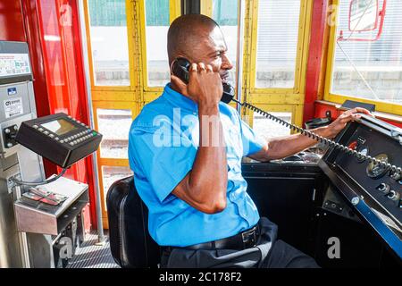 New Orleans Louisiana,RTA,Riverfront Streetcar Line,Regional Transit Authority,RTA,tram,tram,tram,ferrovia,uomo nero maschio adulti,direttore,operato Foto Stock