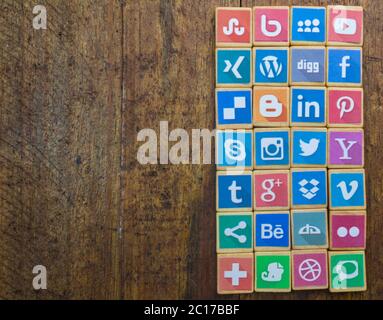 QUEENSTOWN, SUDAFRICA - 09 APRILE 2017: Logo social media popolare collezione stampata e luogo Foto Stock