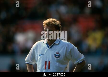 Manchester, Grossbritannien. 12 Aprile 2020. Calcio, primo: 11.06.1996 Campionato europeo di Calcio Euro 1996 gruppo, gruppo 3, gruppo C, archivio foto, archivio foto Italia - Russia 2: 1 Sergey Kiryakov, mezza cifra | utilizzo nel mondo Credit: dpa/Alamy Live News Foto Stock