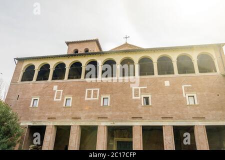 Facciata dell'antica basilica di San Saba a Roma Foto Stock