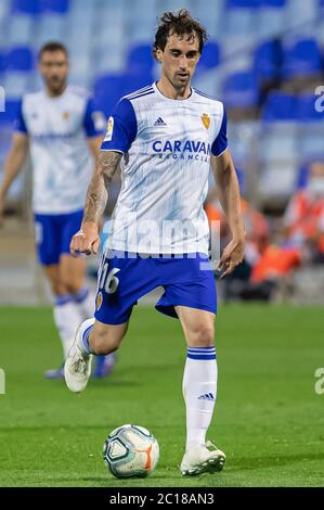 Saragozza, Spagna. 13 Giugno 2020. Íñigo Eguaras del Real Zaragoza (16) durante la Liga match tra Real Zaragoza e Alcorcon a la Romareda, Spagna il 13 giugno 2020. (Foto di Daniel Marzo/Pacific Press/Sipa USA) Credit: Sipa USA/Alamy Live News Foto Stock