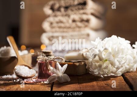 Sfondo spa in una gamma di bianco, marrone e rosa. Foto Stock