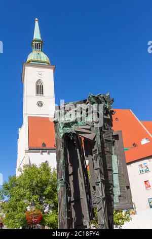 La storica cattedrale di San Martino si trova nel centro storico di Bratislava, Slovacchia Foto Stock