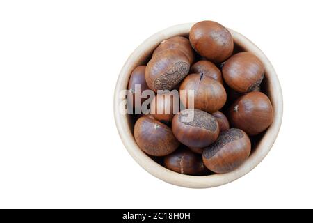 Castagne arrostite su sfondo bianco. Foto Stock