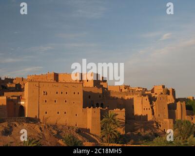 Vista sulla città vecchia di Ouarzazate, aka kasbah Foto Stock