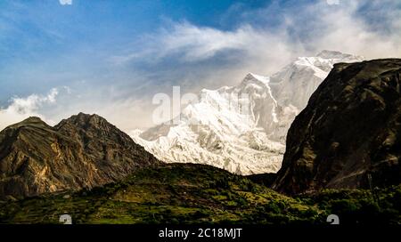 Vista Rakaposhi picco, Karakorum Montagne del Pakistan Foto Stock