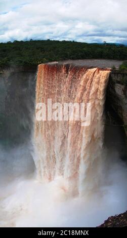 Kaieteur cascata, una delle cascate più alte del mondo, fiume potaro, Guyana Foto Stock