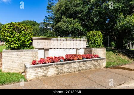 Jackson, MS / USA - 10 giugno 2020: Segno per la Belhaven University, una cristiana privata Università, fondata nel 1883 e situata a Jackson, MS Foto Stock