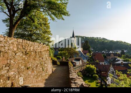 Vista sulla città di Lindenfels, Bergstrasse, Odenwald, Assia, Germania Foto Stock