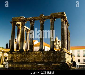 Rovine del tempio romano di Diana a Evora, Portogallo Foto Stock