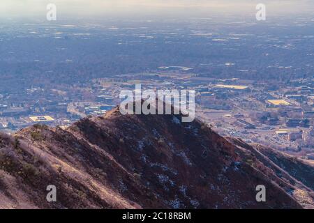 Cima della montagna con vista su Salt Lake City, Utah Foto Stock