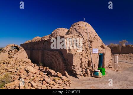 Vista sul mausoleo di Shamun Nabi a Mizdakhan, khodjeyli, Karakalpakstan, uzbekistan Foto Stock