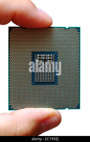 Tenere le dita moderne unità centrale di elaborazione Foto Stock