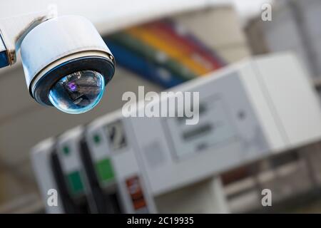 Telecamera TVCC o sistema di sorveglianza per la protezione sensibile dei siti industriali Foto Stock