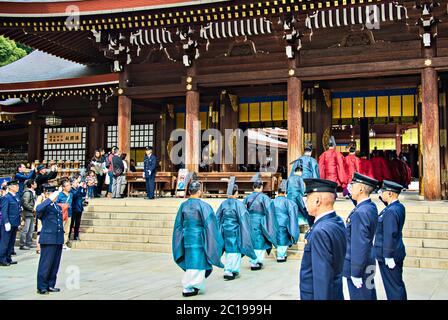 Kannushi, parata di sacerdoti shinto a Meiji Jingu, Harajuku, Tokyo, Giappone Foto Stock