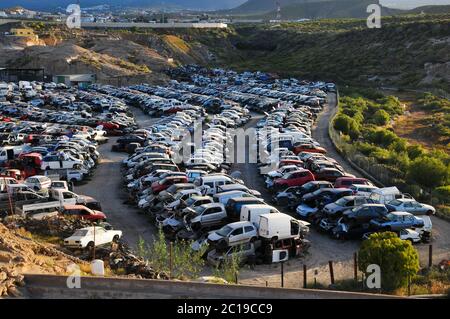 Vecchia auto di posta indesiderata su Junkyard Foto Stock