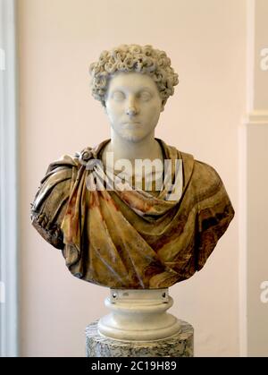 Marco Aurelio (121-180 d.C.) Busto come giovane, testa di marmo in busto di alabastro, II secolo d.C. Museo dell'Imperatore Romano di Napoli. Italia. Foto Stock