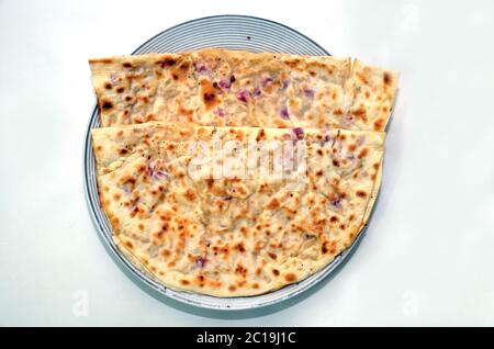 Qutab in una piastra bianca . Kutabi kutab Qutab Qutablar Azerbaigian sfondi bianchi nazionali . Foto Stock