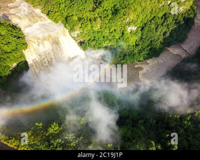 Anshun. 14 Giugno 2020. La foto aerea del 14 giugno 2020 mostra una vista della cascata Huangguoshu ad Anshun, provincia di Guizhou, nella Cina sud-occidentale. Credit: Yang Wenbin/Xinhua/Alamy Live News Foto Stock