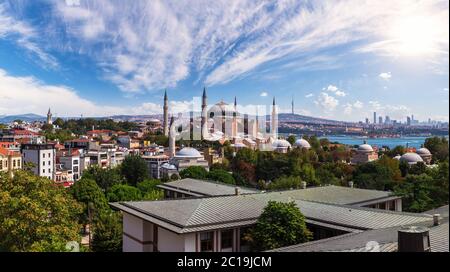 Complesso di Hagia Sophia e tetti di Istanbul, Turchia Foto Stock