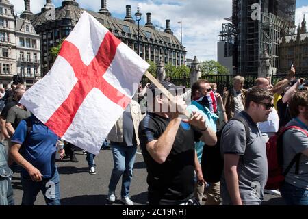 L'estrema destra "Football Lads Alliance" ha protestato con centinaia di sostenitori nel centro di Londra dal 14 al 2020 luglio Foto Stock