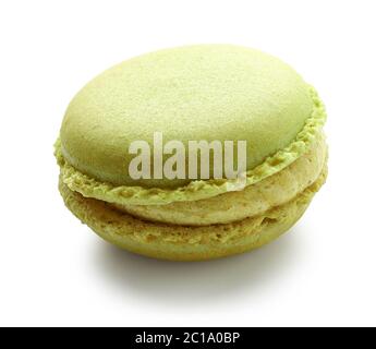 macaroon pistacchio isolato su sfondo bianco Foto Stock