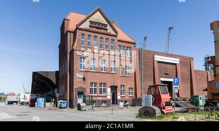 Amburgo, Germania. 01 Giugno 2020. Lo storico capannone 50A ospita il Museo del Porto di Amburgo. Credit: Markus Scholz/dpa/Alamy Live News Foto Stock