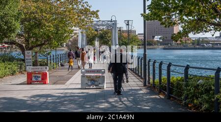 Passeggiata pedonale al ponte di ferro, passeggiata Kishamichi, Yokohama, Giappone. Foto Stock