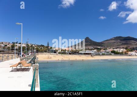 Porto Santo, Madeira, Portogallo - Giugno 2020:: Vista della spiaggia dell'isola di 'Porto Santo' da un confine con la cornice Foto Stock