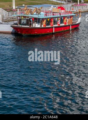 Yakatabune o crociera con cena sul lungomare di Yokohama. Foto Stock