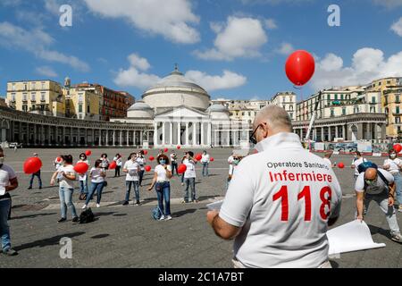 Napoli, CAMPANIA, ITALIA. 15 maggio 2019. 06/15/2019 Napoli, napoletana protesta in Piazza del Plebiscito dopo la fine della pandemia del Covid 19 Credit: Fabio Sasso/ZUMA Wire/Alamy Live News Foto Stock