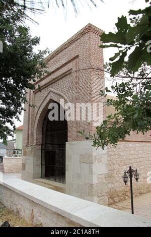 Guhertas Tomba si trova a Konya, Turchia. La tomba fu costruita nel XIII secolo durante il periodo seljuk anatolico. Foto Stock