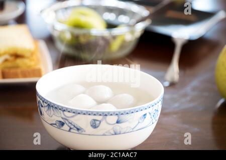 elegante ciotola con palla di riso glutinoso Foto Stock