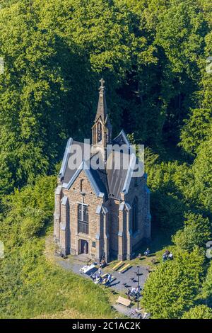 Foto aerea, Kreuzbergkapelle, Arnsberg, Sauerland, Hochsauerlandkreis, Nord Reno-Westfalia, Germania, luogo di culto, DE, Europa, Chiesa, Chiesa Foto Stock