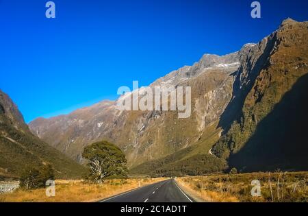 Spettacolare strada di montagna di Milford Sound Foto Stock