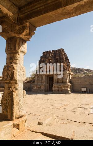 Indiano turistico punto di riferimento fra le antiche rovine di Hampi. Hampi Bazaar, Hampi, Karnataka, India Foto Stock