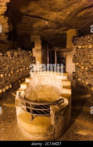 Catacombe di Parigi Francia Foto Stock