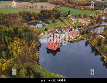 Castello Cervena Lhota in Repubblica Ceca - veduta aerea Foto Stock