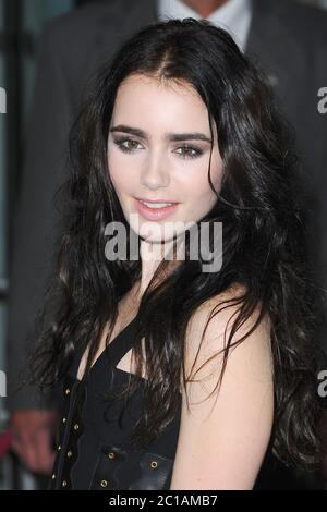 Lily Collins partecipa alla prima europea dell'Abduzione presso la BFI Imax, Londra. 26 settembre 2011 © Paul Treadway Foto Stock