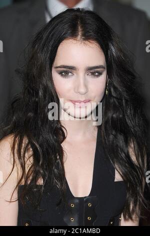 Lily Collins partecipa alla prima europea dell'Abduzione presso la BFI Imax, Londra. 26 settembre 2011 © Paul Treadway Foto Stock