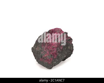 Un rosso rubino naturale nella roccia Foto Stock