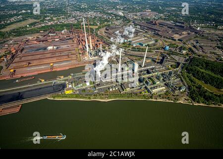 Foto aerea, Reno, nube di fumo di scarico su Duisburg Marxloh, thyssenkrupp - KBS - Kokerei Schwelgern, ThyssenKrupp EVOS Baucontainer, acciaio PROD Foto Stock