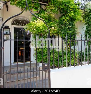 48 Cheyne Walk, Chelsea, Londra SW3; residenza esclusiva di Chelsea Embankment e del Tamigi, e una volta la casa di Mick Jagger dei Rolling Stones. Foto Stock