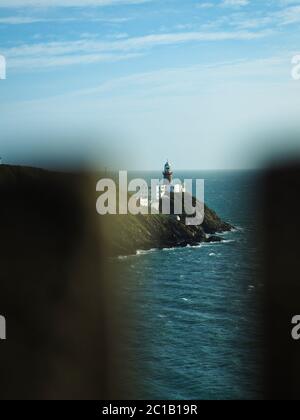 Faro Baily attraverso recinzione in Irlanda vicino a Dublino, mare Foto Stock