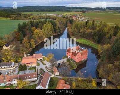 Castello Cervena Lhota in Repubblica Ceca - veduta aerea Foto Stock