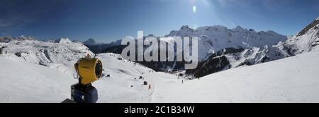 Pittoresca vista invernale sulle montagne alpine. Dolimiti. Sella Ronda. Alta Badia. Tirolo del Sud. Italia. Foto Stock