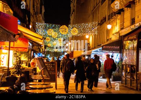 Rue Montorgueil, quartiere di Parigi, Francia. Foto Stock