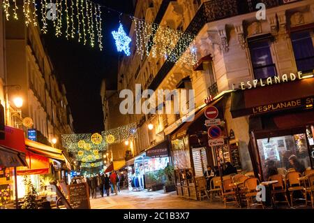 Rue Montorgueil, quartiere di Parigi, Francia. Foto Stock