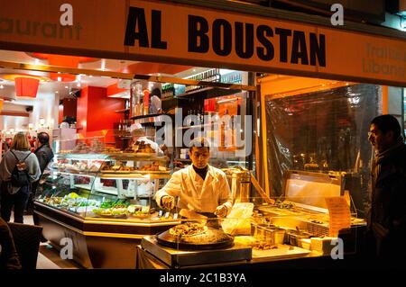 Ristorante libanese al Boustan in un mercato all'aperto in Rue Montorgueil a Parigi, Francia. Foto Stock